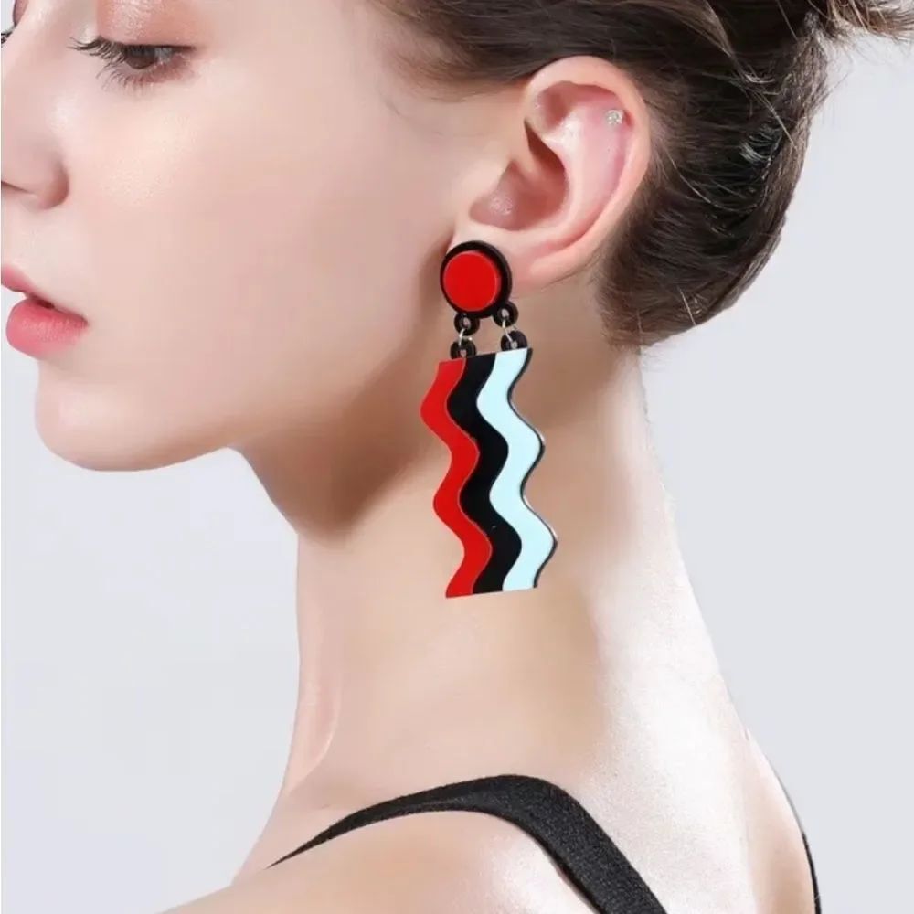 NWOT GroovyāWavy Earrings